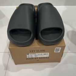 Yeezy Slides Onyx – Size 11 (Brand New, GOAT Verified)