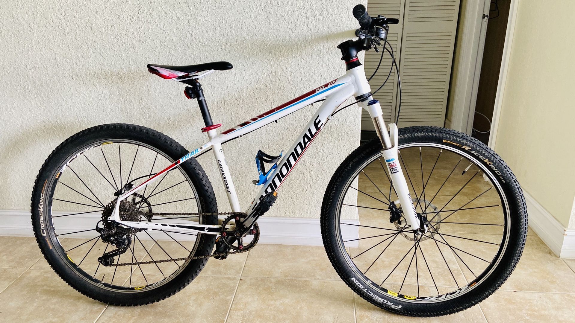 Mountain Bike Cannondale SL2 - 26" wheels full of upgrades! - frame small