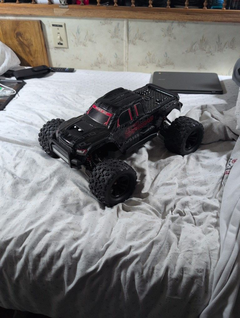 MJX Hyper Go 10208 1/10 Scale Brushless RC Truck