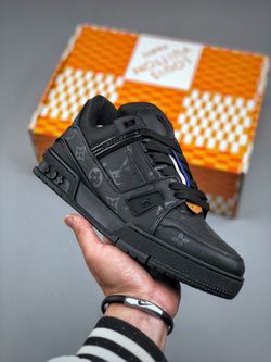 1:1 BLACK OUT LV TRAINERS SIZE9