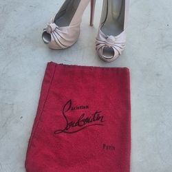Authentic Christian Louboutin peep-toe heels in beautiful nude/blush leather. Size 38 (approx. US 7.5–8).