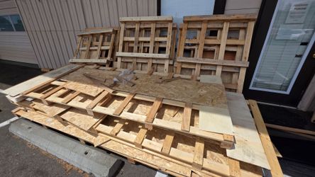 Wooden Pallets and some plywood pieces. FREE