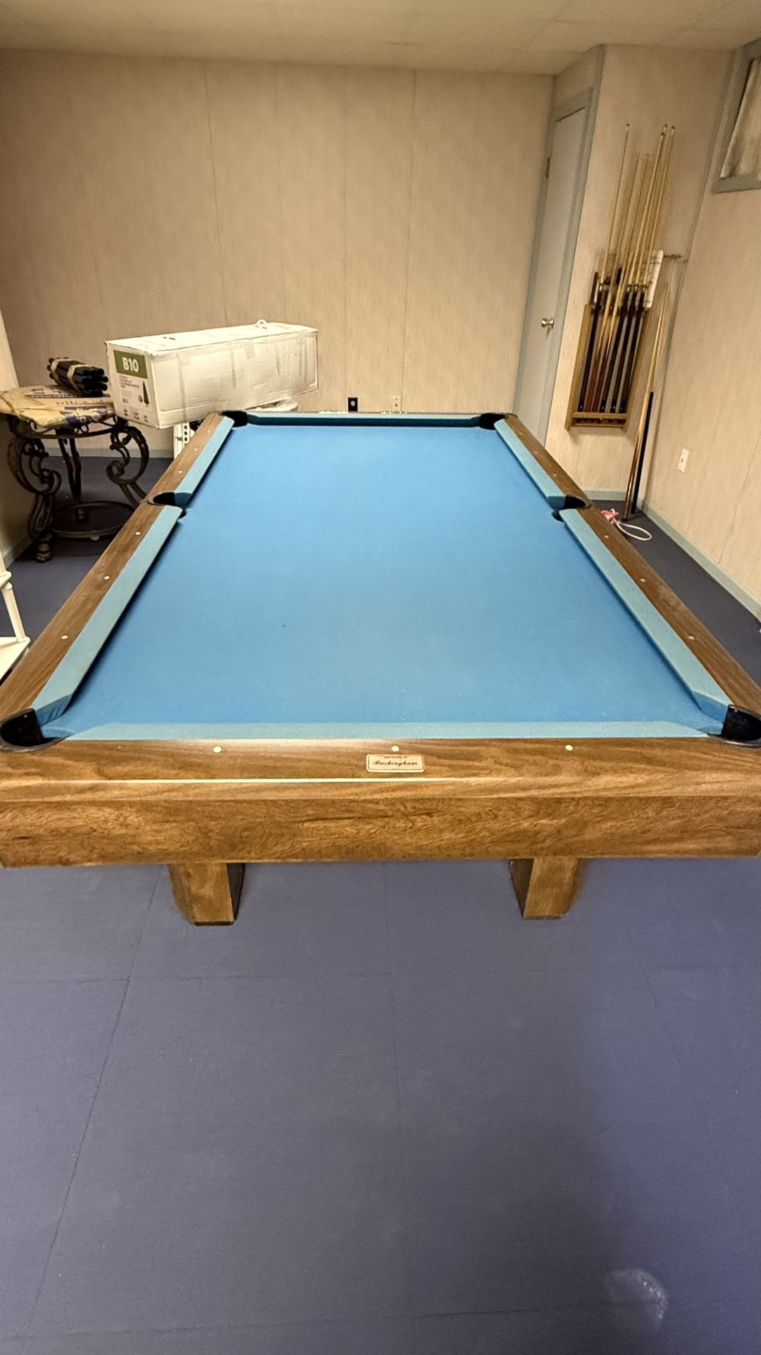 Brunswick Buckingham Slate Pool Table.