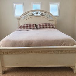 Pulaski Furniture Vintage Cream Wood Bed Cast Iron Head Board Cal King