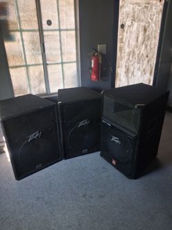 3 PEAVEY DJ SPEAKERS!!! 275$