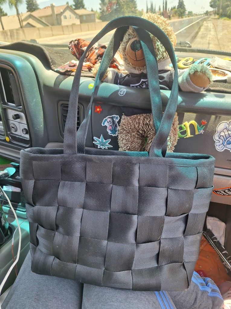 Harvey's Seatbelt Purse