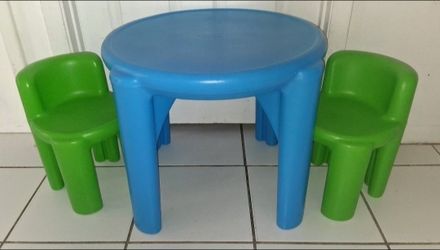 Little Tikes Bright 'n Bold blue table and 2 green chairs 24x24x18 $40 FIRM