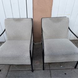 2  metal chair in good condition  27” wide 3” feet side 32” high