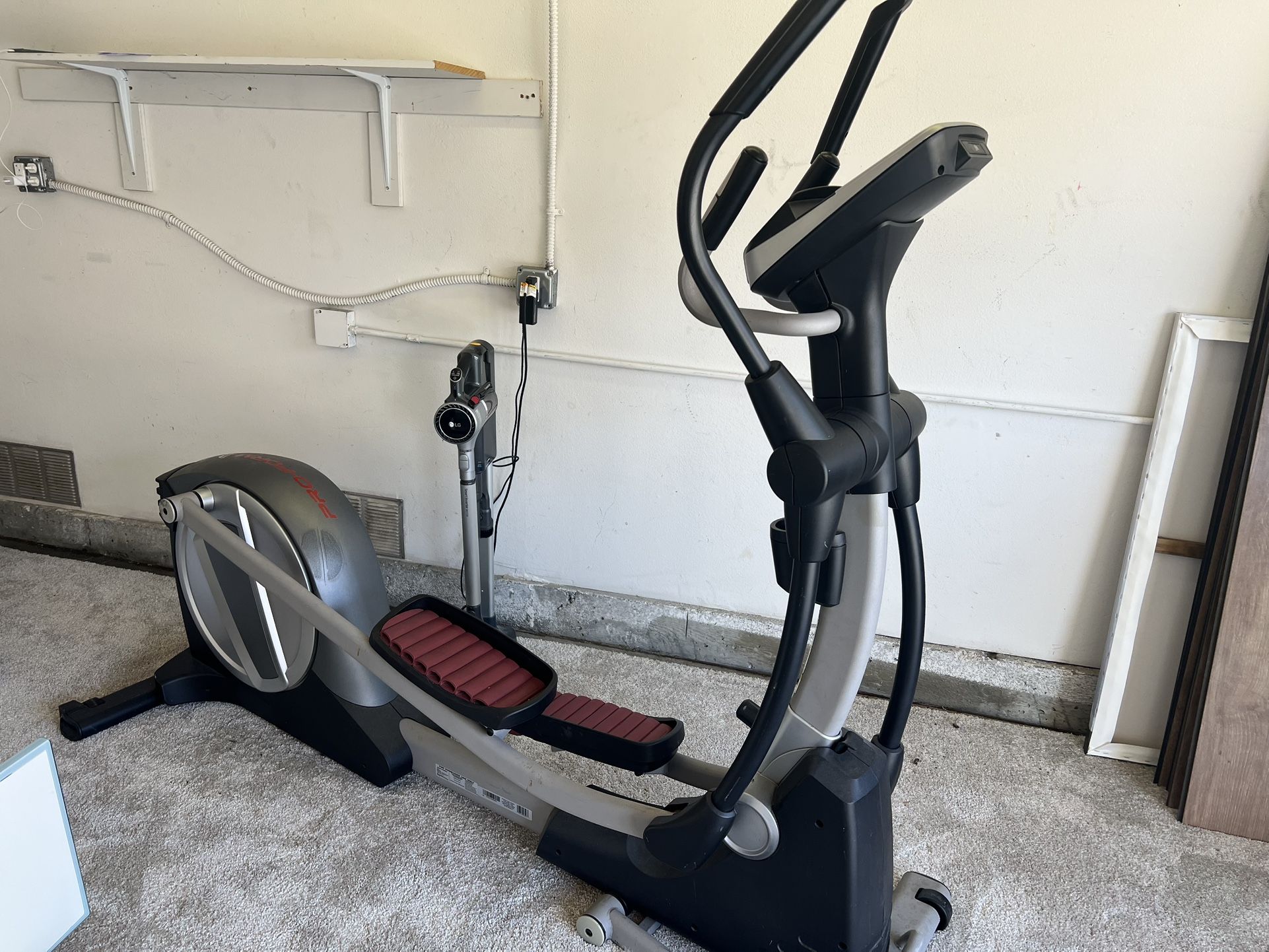 Elliptical trainer Pro form 735E
