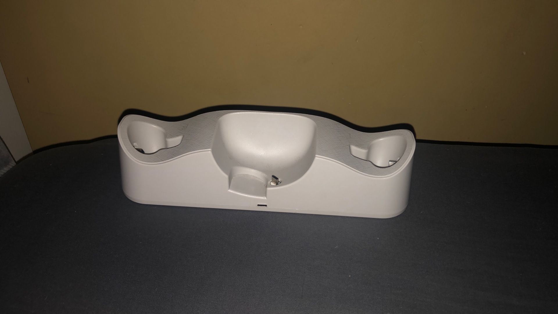 Headset charging station