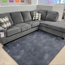 Abinger 2-Piece Sectional With Chaise 