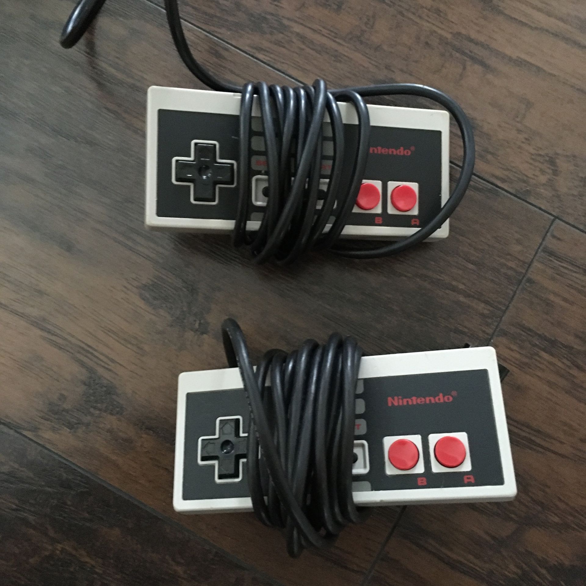 2 Original NES Controllers