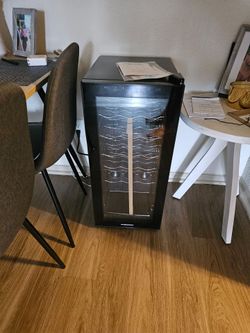 Wine Fridge / Beverage Cooler – Excellent Condition – $100 OBO