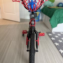 Huffy kids Spider-Man Bicycle And Helmet