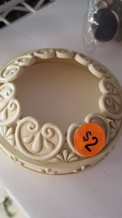 Decorative candle topper