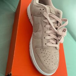 NIKE DUNK LOW PRM MF