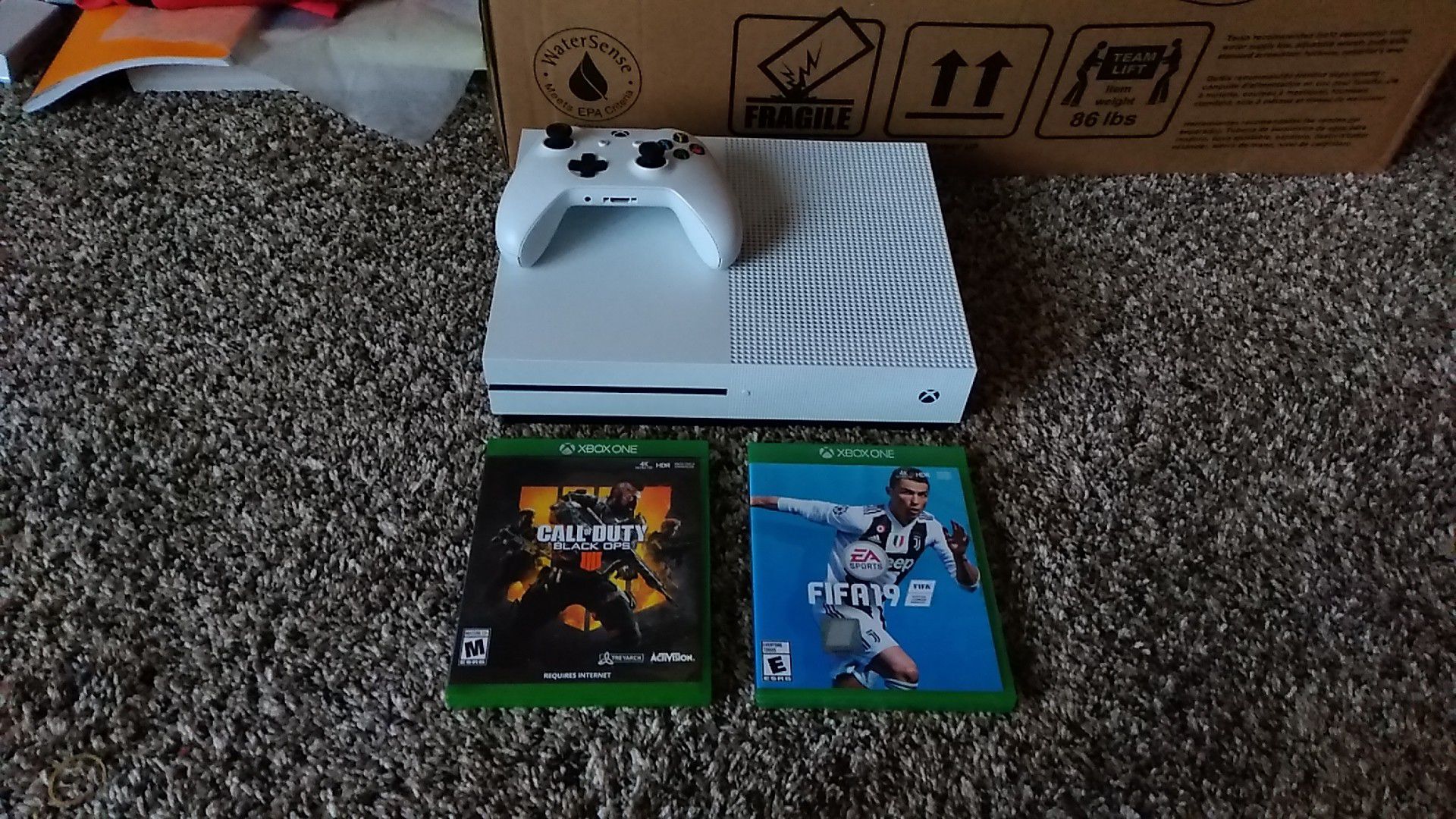 Xbox one S 1tb model with Call of Duty 4 and Fifa19
