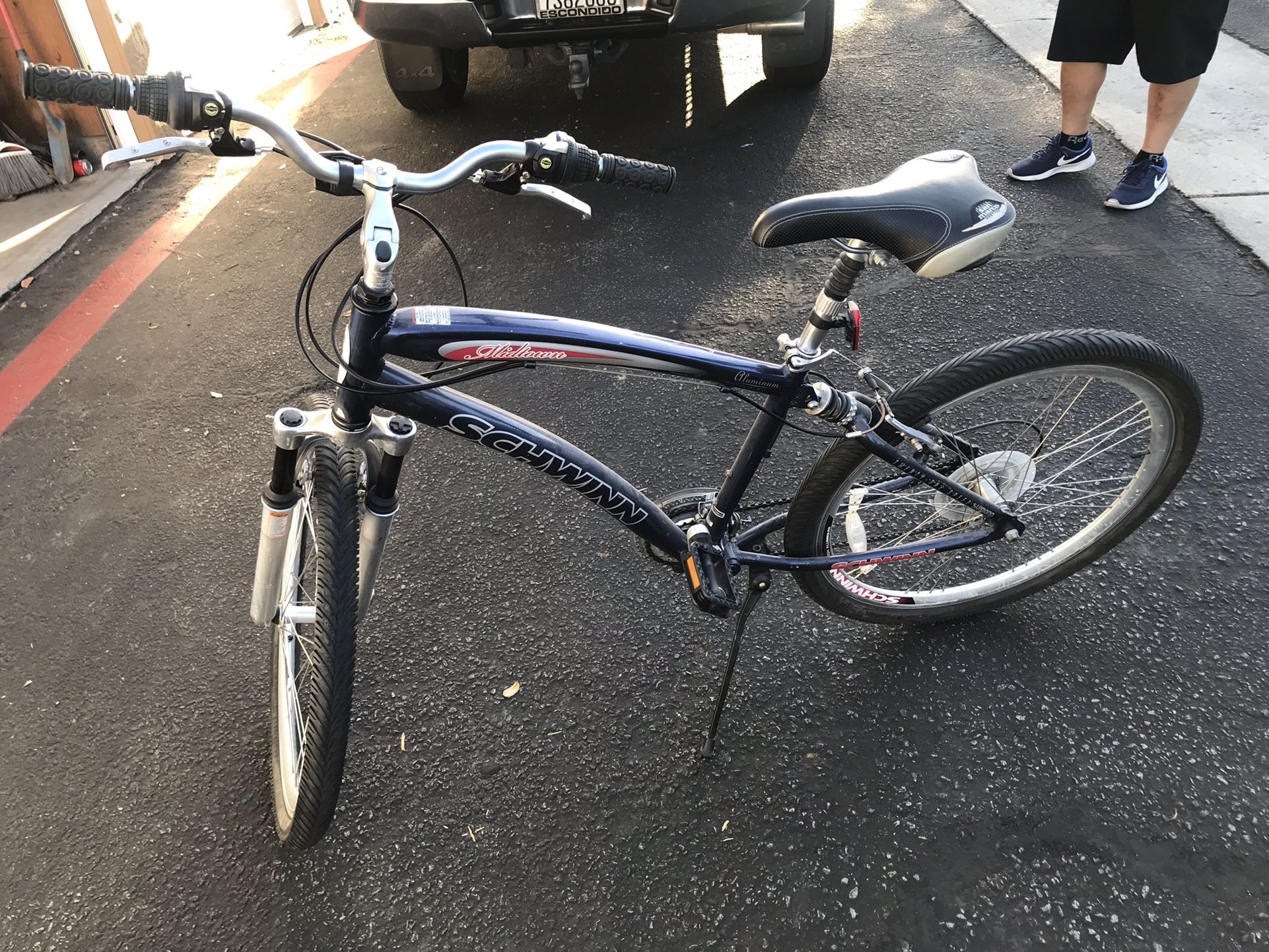 schwinn midtown bicycle Riverwalk 26in while the front and rear disc brakes deliver precision stopping power Schwinn Midtown 21 Speed Women's