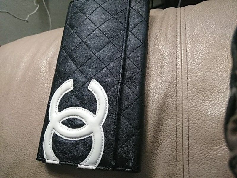 Channel bifold wallet