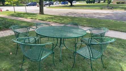 Patio Set table  and 6 chairs