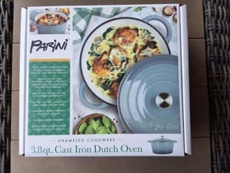 3.8 cast iron Dutch oven with lid