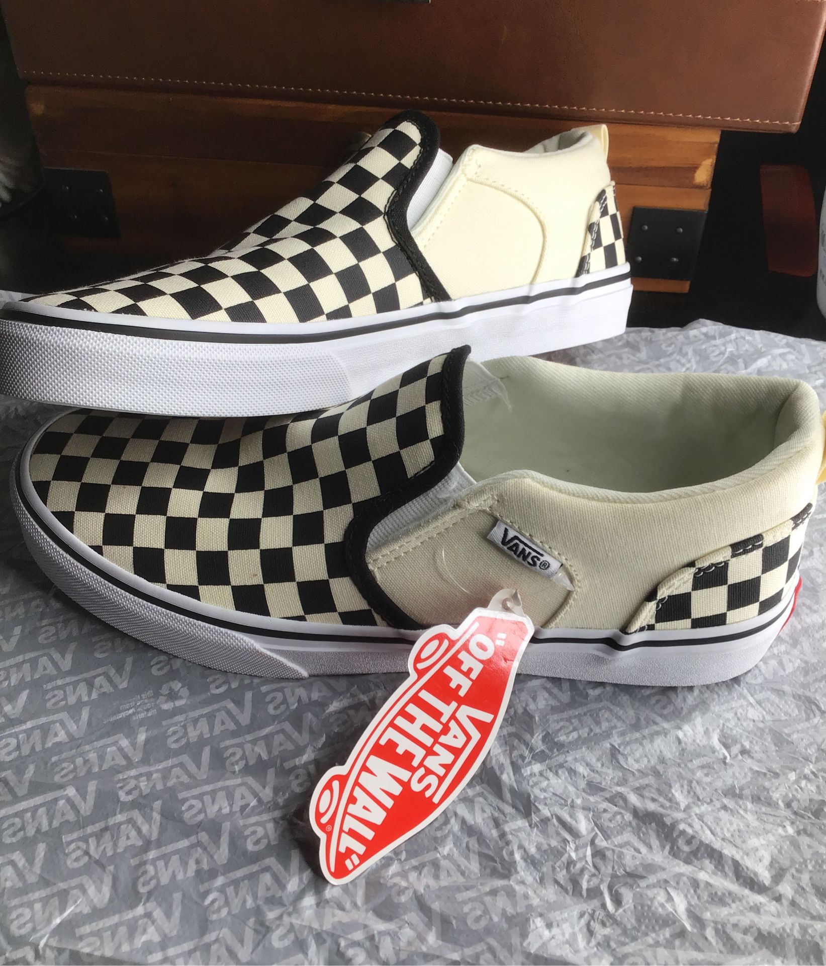 Checkered vans, brand new never worn, size:youth 5.0