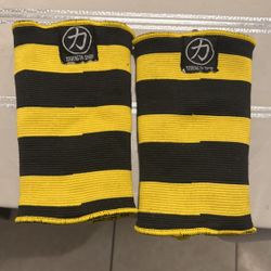 Size Medium Men Lifting Knee Sleeves 