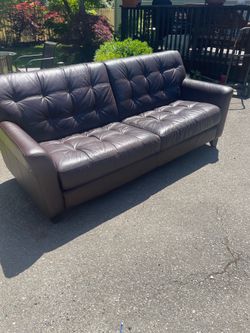 Nice brown leather couch ( excellent