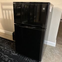 GE Refrigerator (Mini)