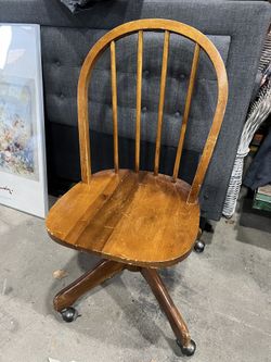 Rolling wooden office chair p/u Willow Grove PA