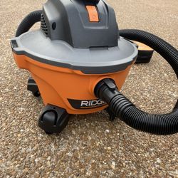 Rigid  3.5 Hp Wet/Dry Vacuum 