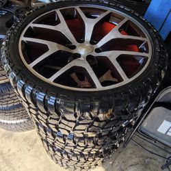 24's inch Rims And tires SNOWFLAKES ALL MATCHING MUO CHAMPHO 869 TIRES 33X12.5R24LT chevy Silverado 6 lugs in EXCELLENT condition BRAND NEW 6 LUGS rim