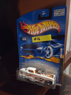 Hot Wheels #26 Logo Motive Series Nash Metropolitan