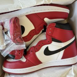 Air Jordan 1 Chicago Bulls 2015 Pair Size 9.5 NEW