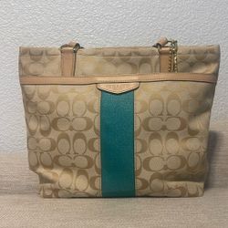 Coach Purse Classic Style