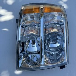 Chevy Silverado 1500/2500/3500 Right Side Headlight Year 2007-2013