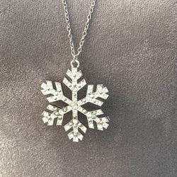 Snowflake Pendant Necklace 