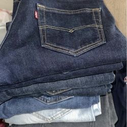 Men’s Levi’s Size 33x30 …. 8 Total 