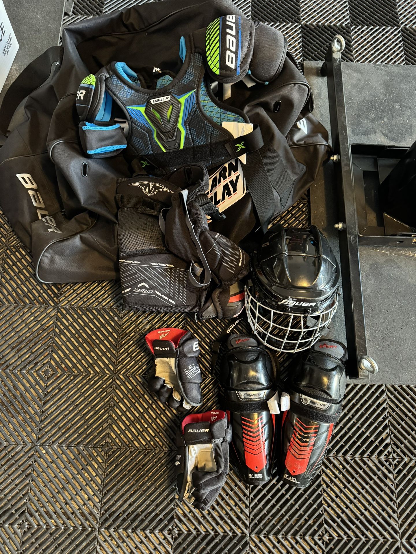 Youth Hockey Gear (ice/roller) for Sale in Chino, CA OfferUp