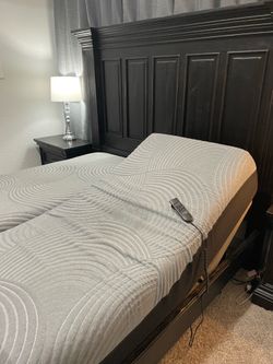 Twin adjustable bed with mattress