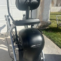 525 AT Cybex Arc Trainer 