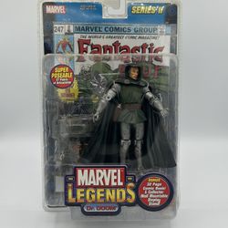 2002 TOY BIZ MARVEL LEGENDS SERIES 2 DR DOOM with COMIC BOOK 