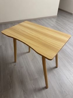 BRAND NEW / NEVER USED Sturdy Wooden Table / Desk (Delivery Available!)