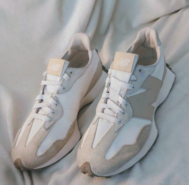 WOMEN'S NEW BALANCE SNEAKERS