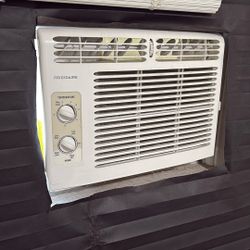 AC Window Unit