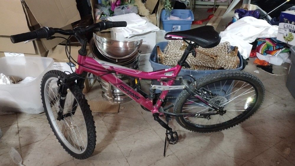 Mongoose Mountain Bike, 21-Speed Bicycle, Pink - Barely Used, Great Condition