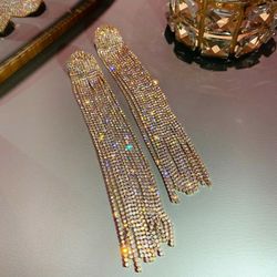 Rhinestone Drop Earrings
(Gold color) 
