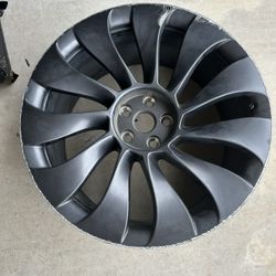 Tesla Model Y Rear Rim – $80