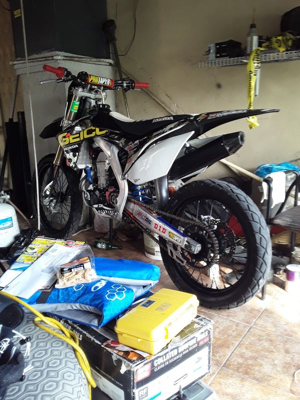 Crf Honda 450 dirt bike is well taken care of. And it's real clean.2013