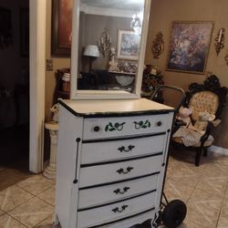 USED FURNITURE Four Drawer Dresser With Mirror 